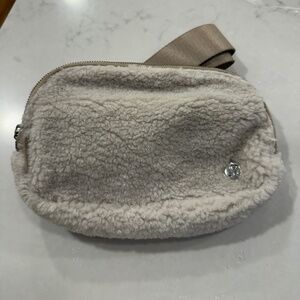 Lululemon Everywhere Belt Bag *Fleece One Size - NWT Unisex